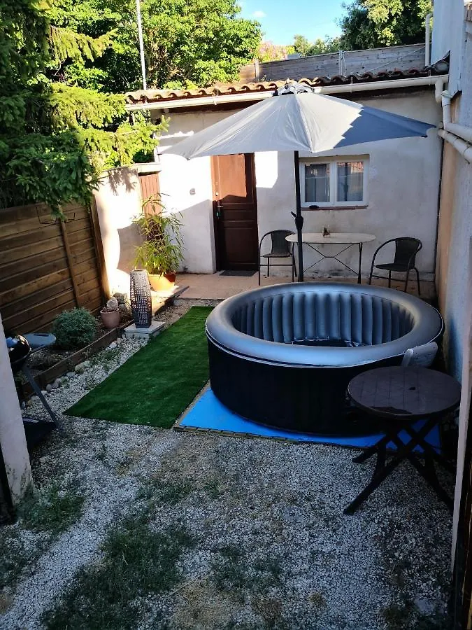 Le Studio Remcam Saint-Mitre-les-Remparts 0*,